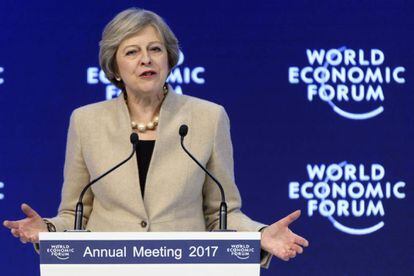 La primera ministra brit&aacute;nica, Theresa May, pronuncia un discurso enel foro econ&oacute;mico de Davos, este jueves. 