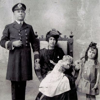 María Esther de Capovilla, en una foto sin fecha junto al resto de su familia.