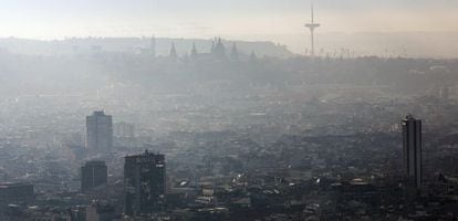Una imagen de la contaminaci&oacute;n en Barcelona.