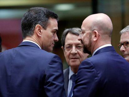El presidente del Gobierno español, Pedro Sánchez, el Presidente de la República de Chipre, Nicos Anastasiades, y el Presidente del Consejo Europeo, Charles Michel, el pasado viernes en Bruselas. 