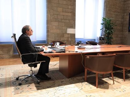 El presidente de la Generalitat, Quim Torra, en una reunón telemática con sus consejeros