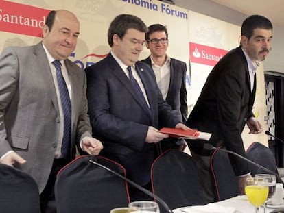 Ortuzar, Aburto, Urtaran (detr&aacute;s) y Goia, de izquierda a derecha, en Bilbao.