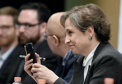 Carmen Aristegui durante la conferencia en la que denunció el espionaje del Gobierno.