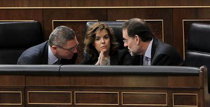 Ruiz Gallard&oacute;n, Soraya S&aacute;enz de Santamar&iacute;a y Rajoy en el Congreso.