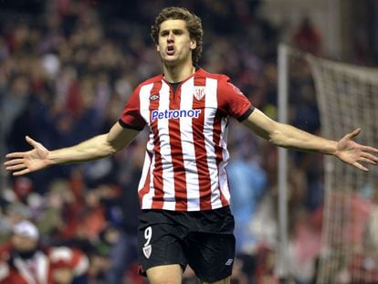 Fernando Llorente celebra un gol con el Athletic de Bilbao.