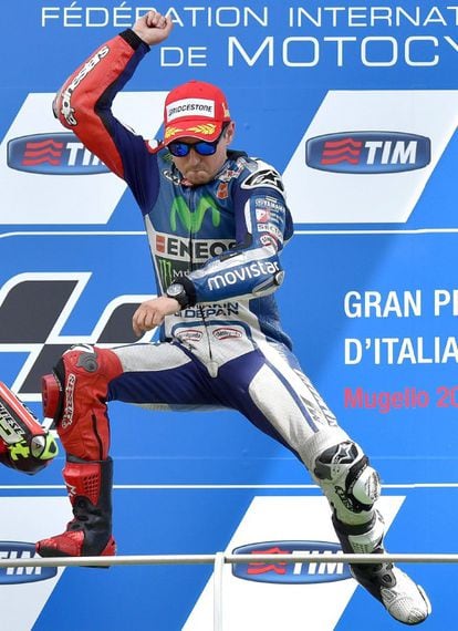 Lorenzo celebra su victoria en el GP de Italia.