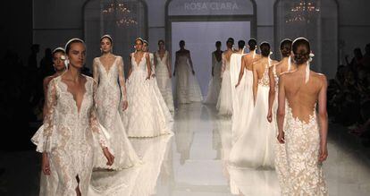 Desfile de Rosa Clará, el pasado martes en la Barcelona Bridal Fashion Week.