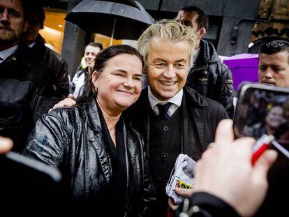 El l&iacute;der del Partido por la Libertad (PVV), Geert Wilders, posa durante un acto de campa&ntilde;a en Breda (Holanda) el pasado d&iacute;a 8. 