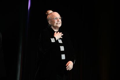 Lola Herrera receives the award for a lifetime.