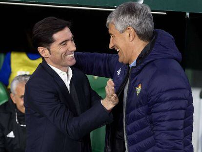 Setién y Marcelino se saludan antes del partido. 