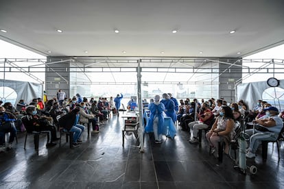Aplicación de dosis de la vacuna de Pfizer en un centro sanitario de Bogotá, el 4 de junio pasado.