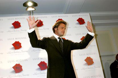 Luis Miguel durante le presentación de su disco 'Mis boleros favoritos', en Madrid, el 2 de octubre de 2002. 