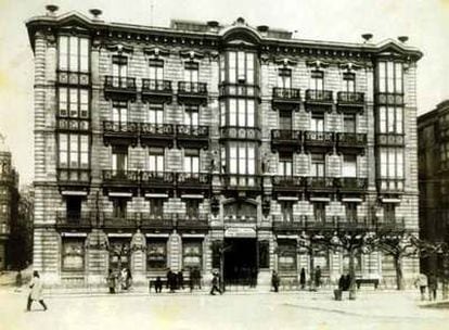 Sede social histórica de la entidad financiera en la capital cántabra antes de la ampliación.