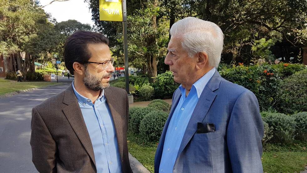 Lasquetty y el Premio Nobel de Literatura Mario Vargas Llosa durante una visita de éste al campus de la Universidad Francisco Marroquín, el 15 de noviembre de 2018.