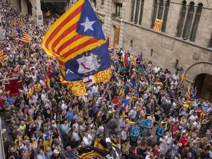 Centenars de lleidatans es manifesten en contra del pacte PSC-C's.