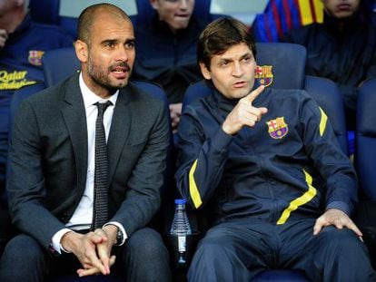 Pep Guardiola, sentado junto a Tito Vilanova en el banquillo del Camp Nou