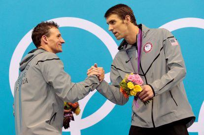 Lochte felicita a Phelps, tras la final de los 200 estilos