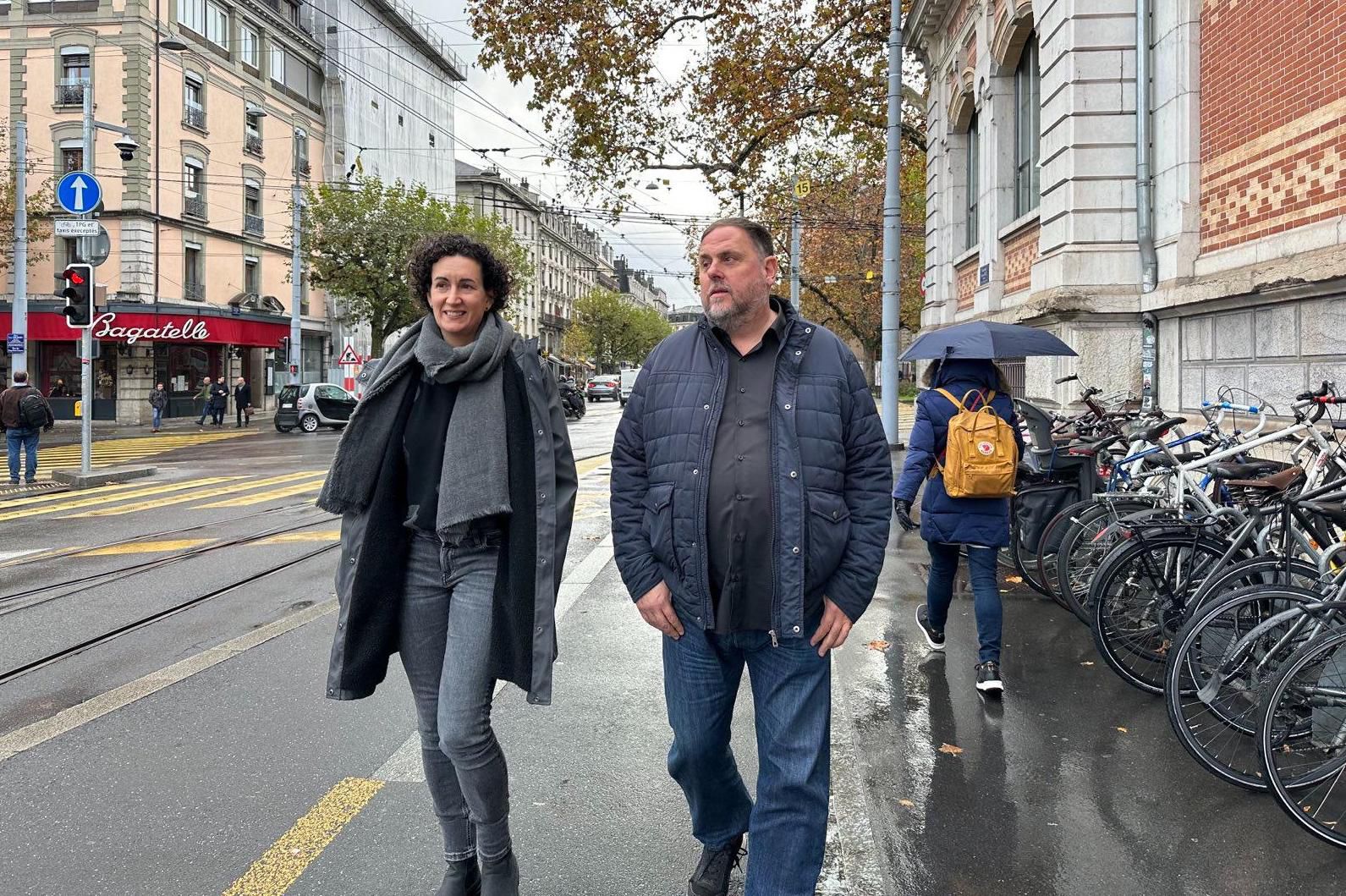 Marta Rovira y Oriol Junqueras pasean por Ginebra esta semana, en una imagen publicada el martes en la cuenta de la red social X del líder de ERC.