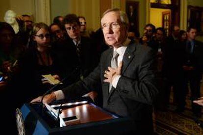 El líder de la mayoría Demócrata en el Senado de Estados Unidos, Harry Reid (c). EFE/Archivo