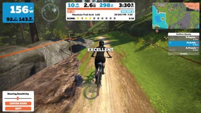 Avatar y registros de un ciclista recorriendo uno de los circuitos virtuales de Zwift