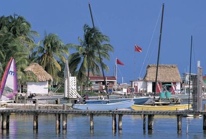 Muelle del turístico en San Pedro, al sur de Cayo Ambergris.