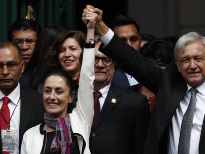 Claudia Sheinbaum junto a López Obrador en el Congreso.