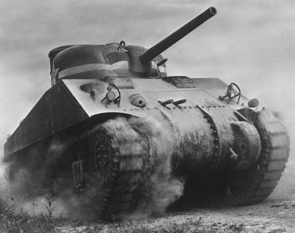 El tanque Sherman fue el tanque de combate principal del ejército estadounidense y los Aliados en el período 1942-45. Casi 50000 fueron producidos durante la Segunda Guerra Mundial.