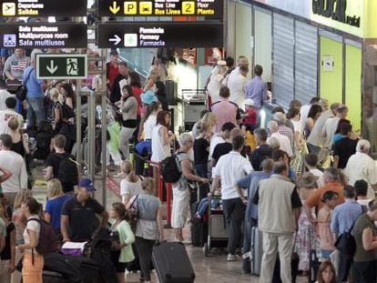 Pasajeros en el aeropuerto de Alicante en una imagen de archivo.
