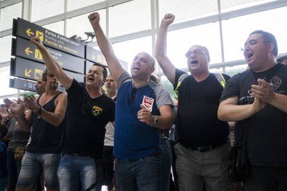 Trabajadores de Eulen protestan en el aeropuerto de Barcelona-El Prat 