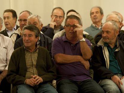 Asistentes a la reuni&oacute;n de &#039;paranyers&#039; celebrada ayer en el Ayuntamiento de Vila-real.