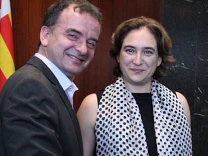 Ada Colau y Alfred Bosch presentan el acuerdo para la investidura .