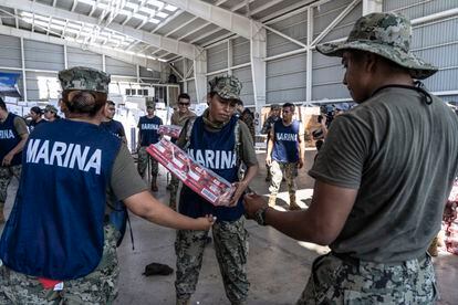 Navy personnel load supplies that will travel by helicopter to San Isidro Gallinero, from the Acapulco airport, on November 2.