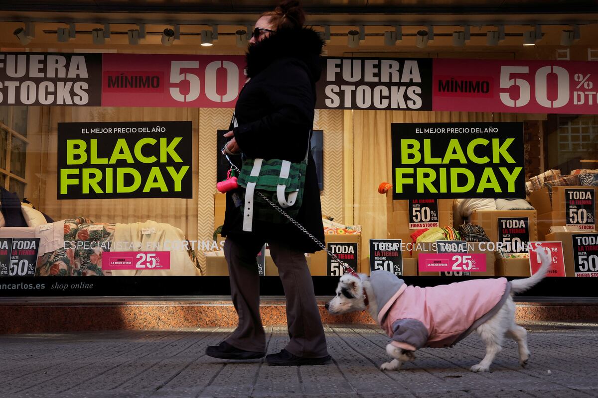 El Black Friday empapa la economía: gimnasios, restaurantes o abogados se apuntan a los descuentos | Economía
