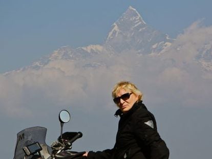 Mercedes Silvestre, con la cumbre del Annapurna al fondo.