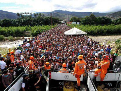 Miles de venezolanos cruzaban la frontera hacia Colombia, en julio del año pasado.