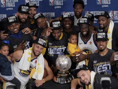 Los Warriors, con el título de campeones del Oeste.