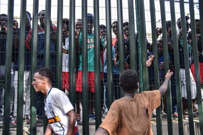Migrantes a su llegada al CETE.