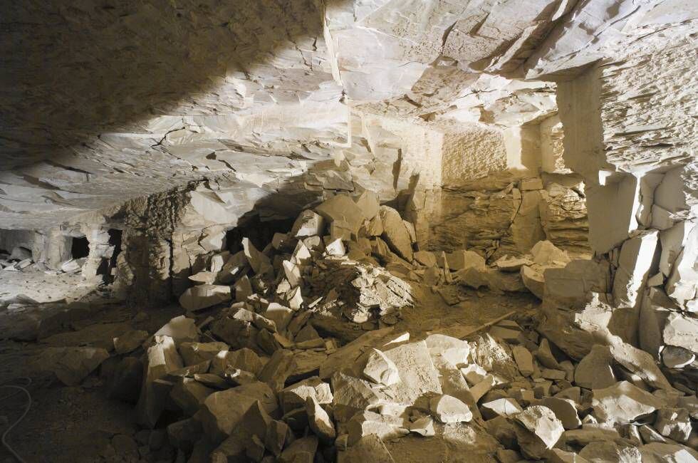 Interior de la tumba KV5 en el Valle de los Reyes.