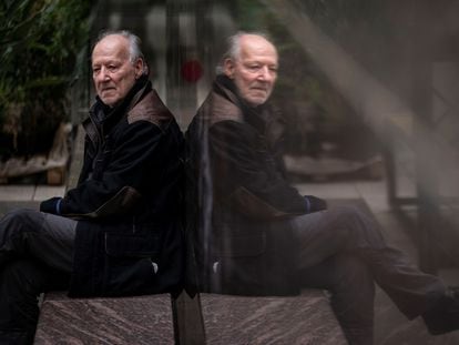 El cineasta alemán Werner Herzog posa en Barcelona, en noviembre de 2021.