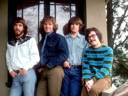 Creedence Clearwater Revival  en 1970. De izquierda a derecha: Doug Clifford, Tom Fogerty, John Fogerty y Stu Cook.