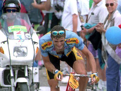 Eros Poli, subiendo el Mont Ventoux en 1994 en el Tour de Francia.