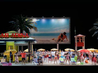 Aerobic y ambiente playero en el primer acto de 'L'elisir d'amore'.