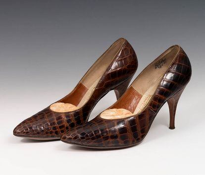 Un par de zapatos de Vivien Leigh, propiedad de Elvira Clara Bonet, que se venden en Setdart de Barcelona.