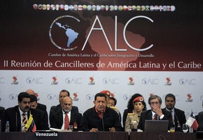 El presidente venezolano Hugo Chávez inaugura la reunión de ministros de Exteriores de América Latina y el Caribe