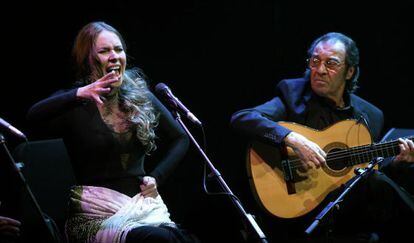 Rocío Márquez y Pepe Habichuela, en su actuación del sábado en el Teatro Real.