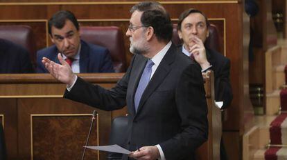 El presidente del Gobierno, Mariano Rajoy, durante la sesión de control en el Congreso.