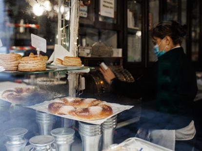 Dulces de la Antigua Pastelería del Pozo, una de las confiterías más antiguas del centro de Madrid.