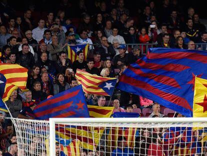 Estelades en un partit del Barça.