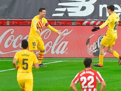 Messi (izquierda) celebra con Pedri su primer gol este miércoles en San Mamés ante el Athletic.