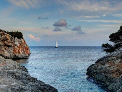 Paisaje costero desde Cala Varques, en la isla de Mallorca.